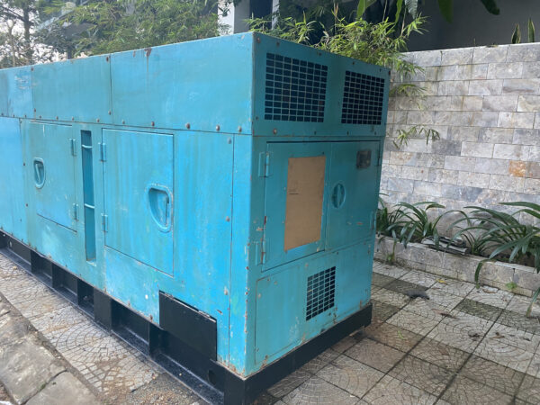Máy phát điện cũ